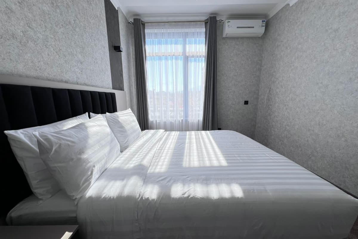 Suite familiale, vue sur la montagne | 1 chambre, coffre-fort, bureau