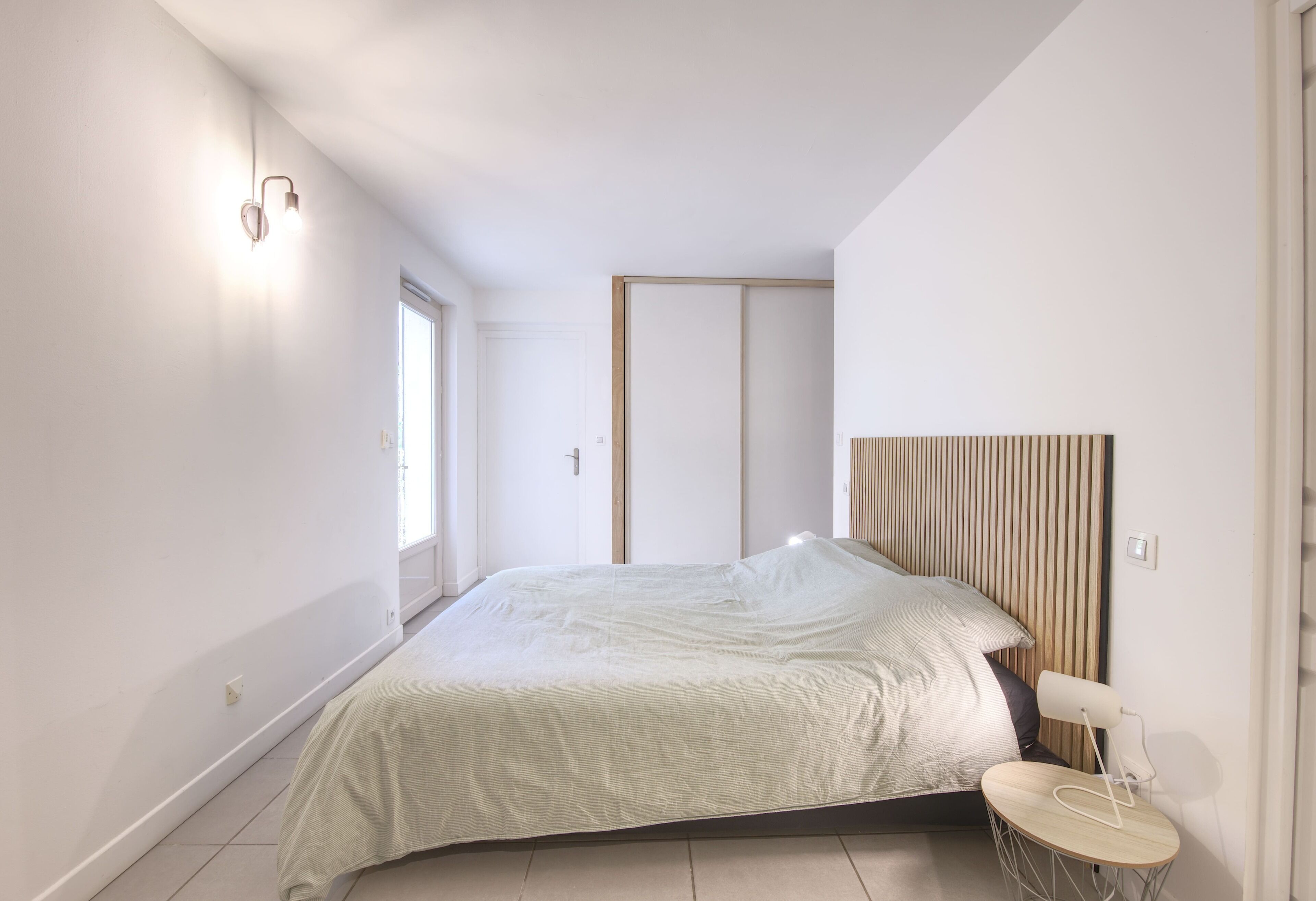 1 slaapkamer, een strijkplank/strijkijzer, gratis wifi, beddengoed