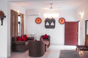 Lobby sitting area - Priyanka Resort (Rajnagar)