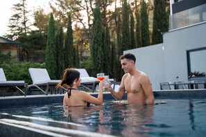 Piscine couverte, piscine extérieure