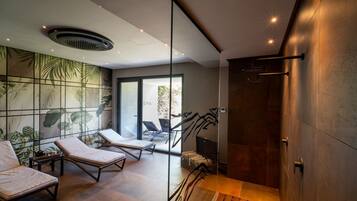 Hot tub, 1 treatment room, massages