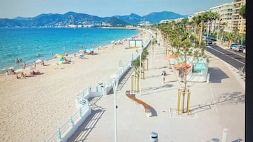 Una spiaggia nelle vicinanze