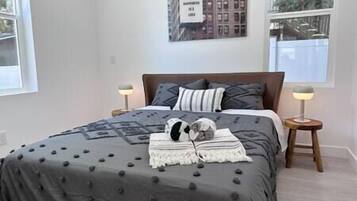 3 bedrooms, iron/ironing board, WiFi, bed sheets