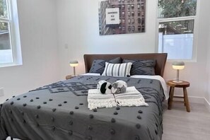 3 slaapkamers, een strijkplank/strijkijzer, wifi, beddengoed