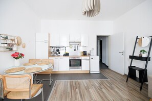 Private kitchen - Goodman's Home 5 - Charming Heaven near Vienna's Brunnenmarkt (Wien)