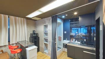 Superior-Apartment | Eigene Küche | Großer Kühlschrank, Mikrowelle, Herdplatte