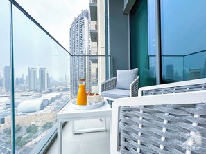 Apartment (4 Bedrooms) | Balcony - Spacious 3.5 Bedroom Apartment in Burj Royale (Dubai)