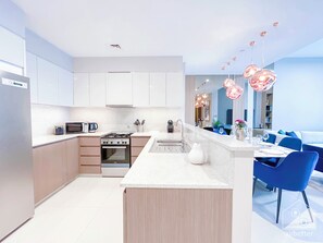 アパートメン��ト (4 Bedrooms) | 専用キッチン | 冷蔵庫、オーブン、コンロ、電気ポット