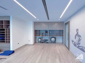 Gym - Spacious 3.5 Bedroom Apartment in Burj Royale (Dubai)
