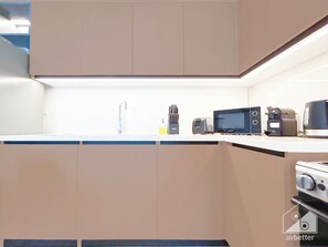 Apartamento (4 Bedrooms) | Cocina privada | Microondas, horno, placa de cocina y hervidor eléctrico