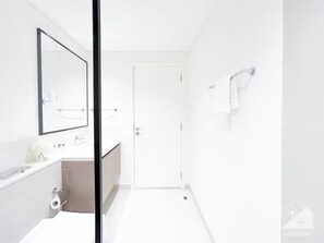 Apartment (4 Bedrooms) | Bathroom | Shower - Luxury & Elegance at Burj Crown Downtown (Dubai)