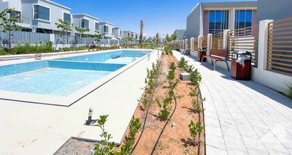 Luxury 1-br Villa in Rukan: Dubai Skyline Views!