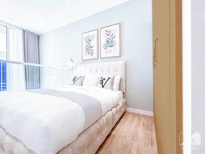 1 bedroom, iron/ironing board, bed sheets - Luxury 1-br Villa in Rukan: Dubai Skyline Views! (Dubai)