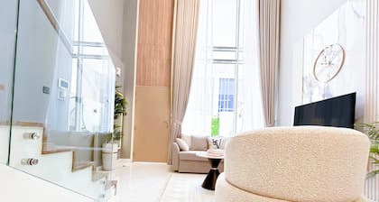 Luxury 1-br Villa in Rukan: Dubai Skyline Views!