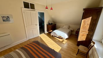 7 bedrooms, iron/ironing board, free WiFi
