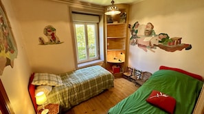 7 bedrooms, iron/ironing board, free WiFi