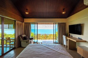 Bella King Suite with Seaview | Minibar, in-room safe, desk, laptop workspace - Ocean Pearl Residence (Rawai)