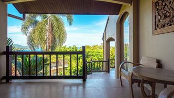 Deluxe Twin Suite with Seaview | Beach/ocean view