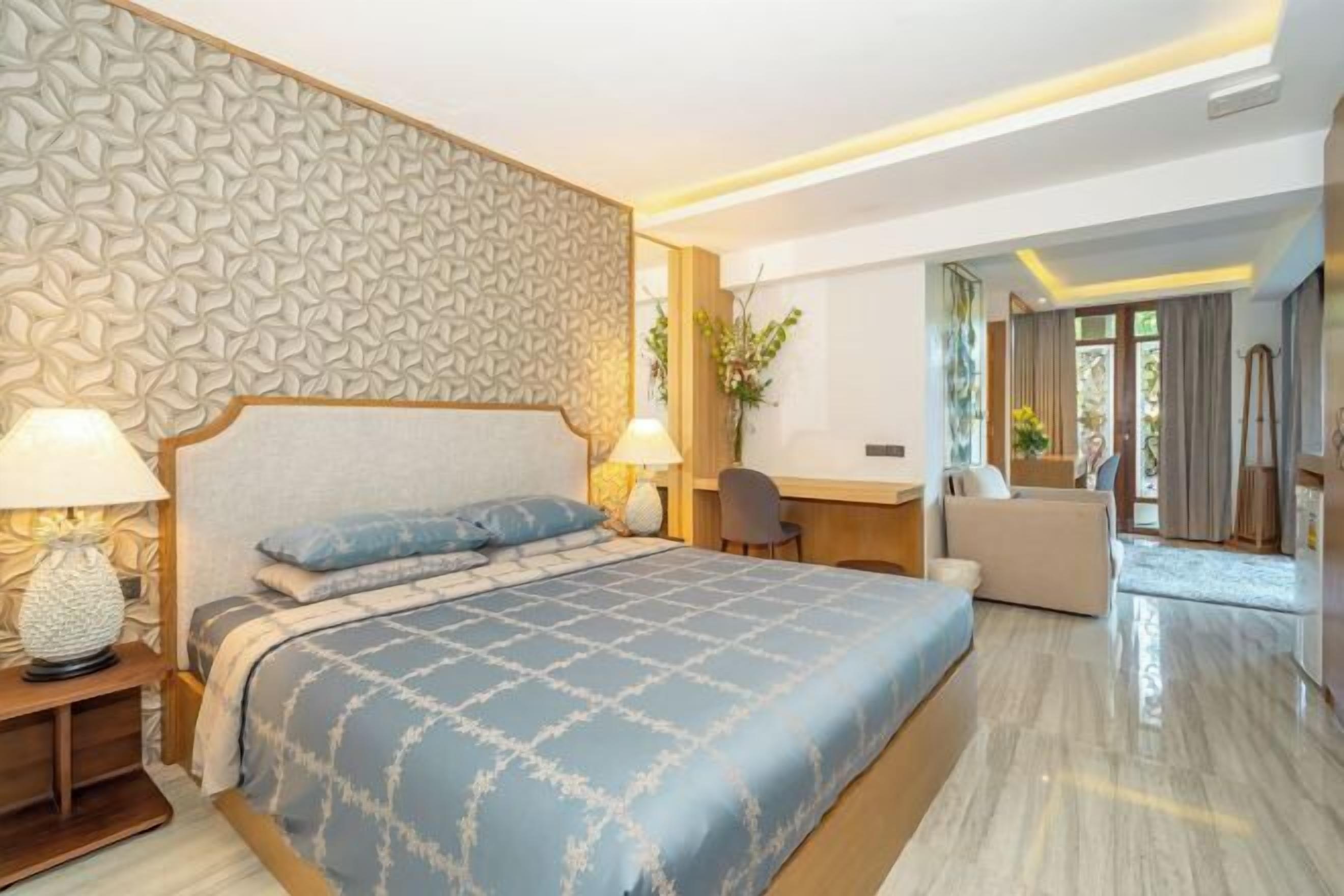 迷你吧、客房內保險箱、書桌、筆電工作空間