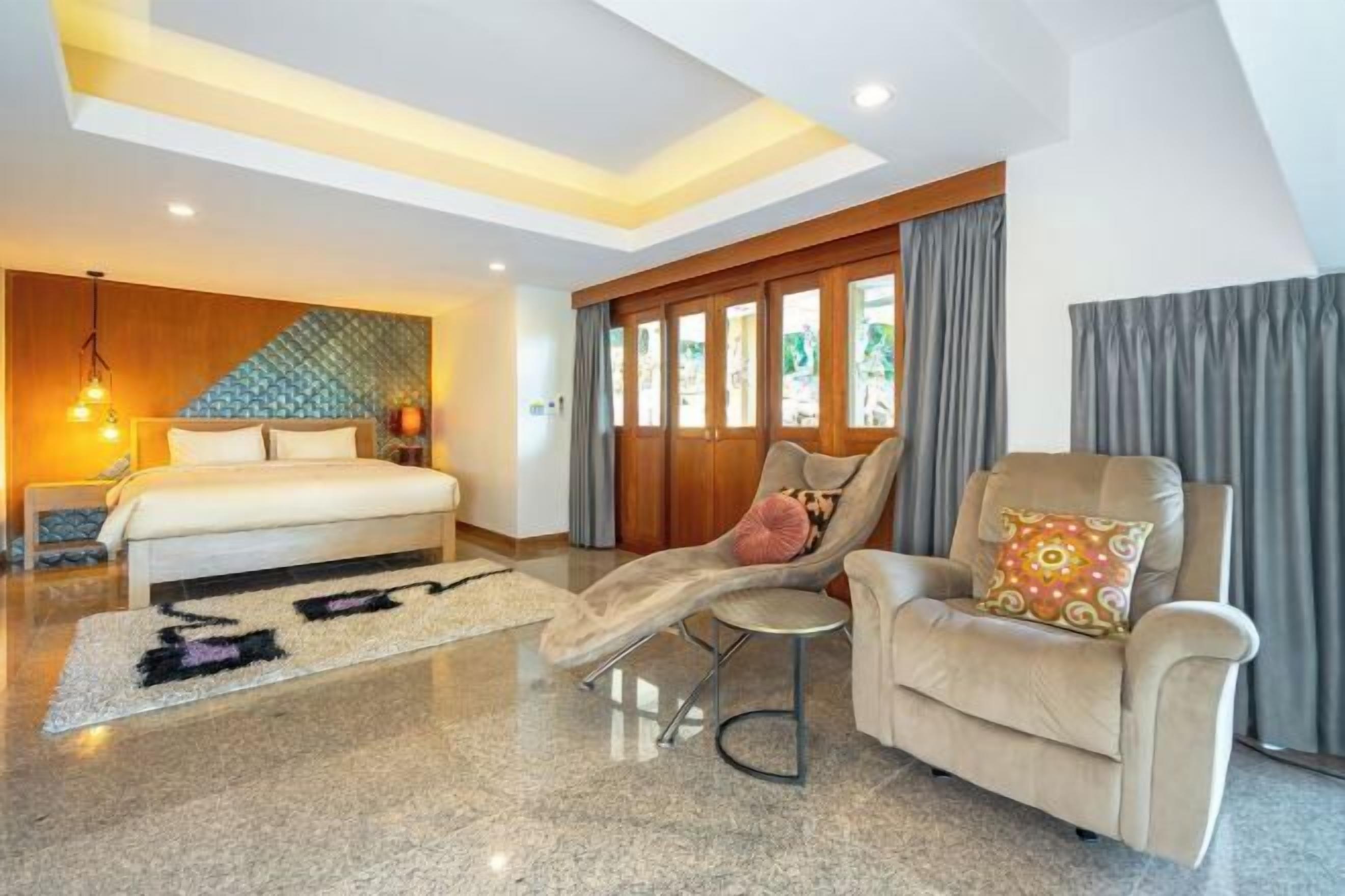 迷你吧、客房內保險箱、書桌、筆電工作空間