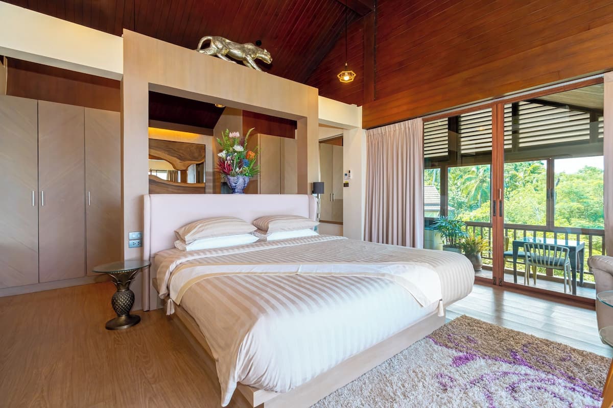 Bella King Suite with Seaview