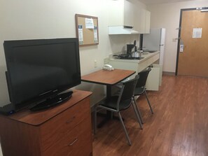 Desk, iron/ironing board, free WiFi, bed sheets - BEST STUDIO INN (Homestead)