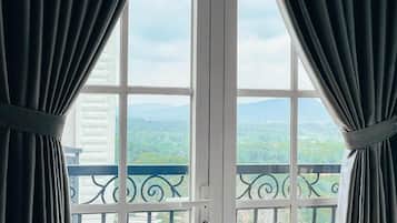 Superior Double Room, Balcony, Mountain View | Living area