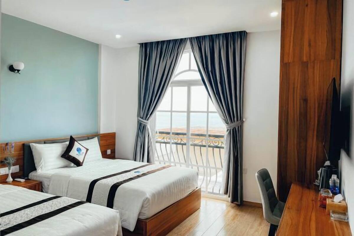 In-room safe, desk, laptop workspace, soundproofing