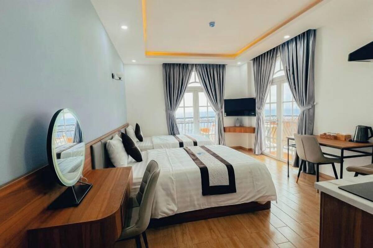 In-room safe, desk, laptop workspace, soundproofing