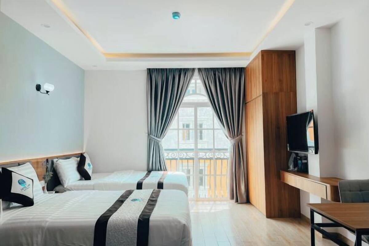 In-room safe, desk, laptop workspace, soundproofing