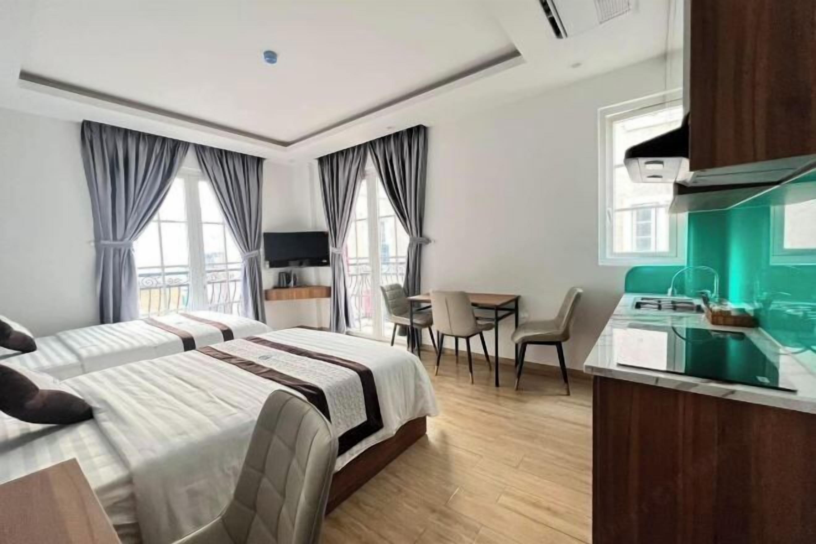 Safe på rommet, skrivebord, skrivebord for bærbar PC og lydisolert