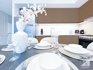 Appartement (2 Bedrooms) | Dineren op de kamer