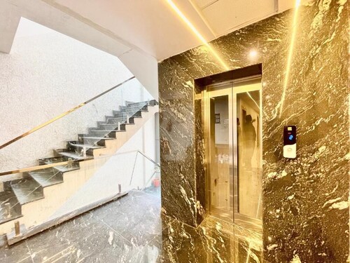 Hotel LV Palace - near Ghats & Temples