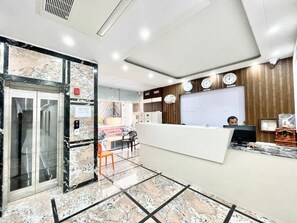 Reception - Hotel LV Palace - near Ghats & Temples (Varanasi)