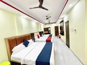 Family Room | Desk, laptop workspace, soundproofing, free WiFi - Hotel LV Palace - near Ghats & Temples (Varanasi)