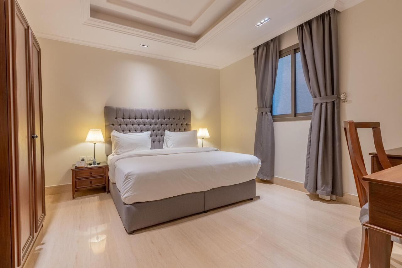 Basic Studio | In-room safe, blackout drapes, iron/ironing board, free WiFi