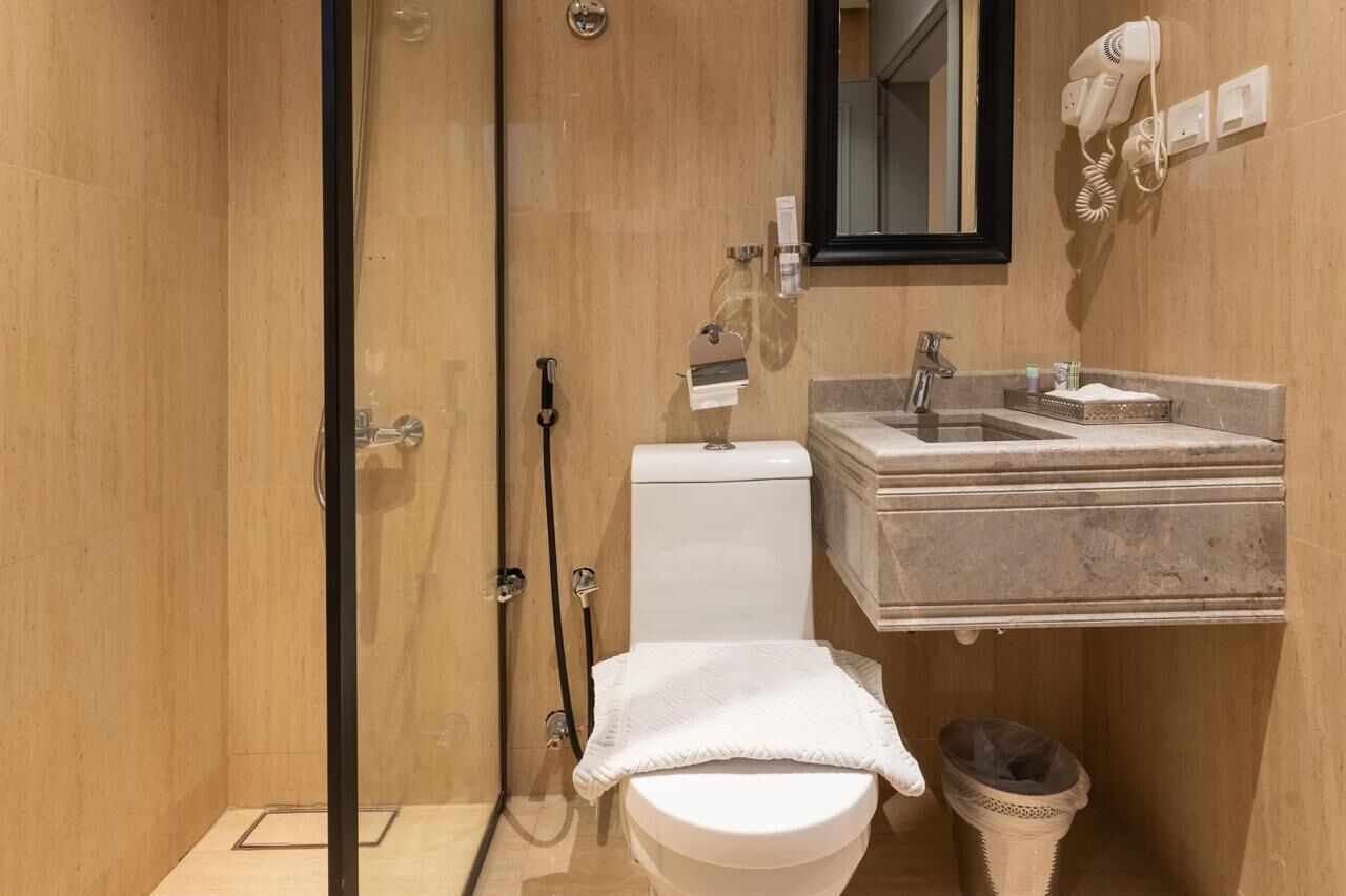 Appartamento Basic | Bagno | Asciugacapelli, asciugamani, sapone, shampoo