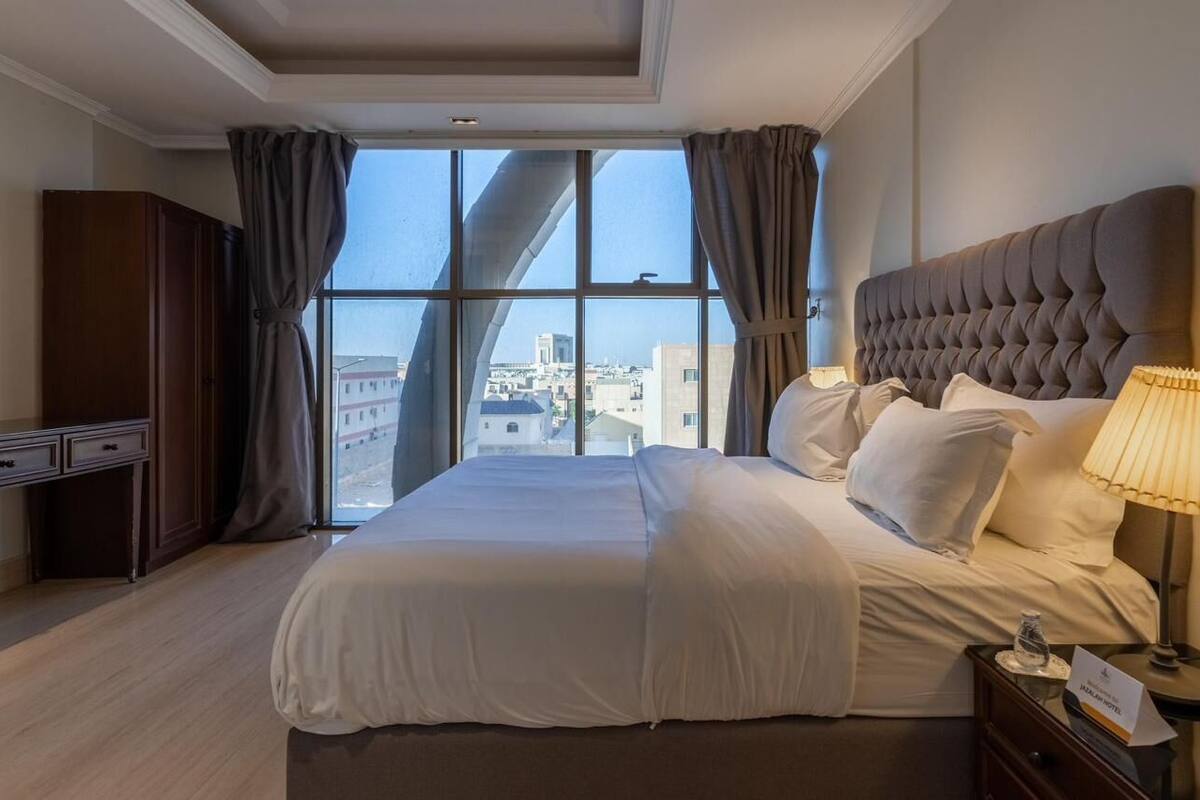 Premium bedding, down duvets, in-room safe, blackout curtains