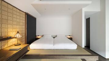 Hypo-allergenic bedding, in-room safe, desk, soundproofing