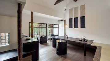 Signature suite, uitzicht op tuin | Woonruimte