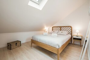 2 chambres, bureau, fer et planche à repasser, accès au Wi-Fi (inclus)