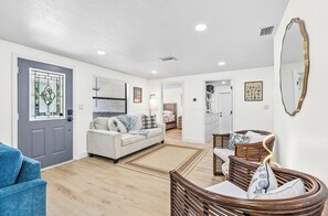 Interior - Salt Water Heated Pool, Mini Golf, 10Min To Beach (Largo)