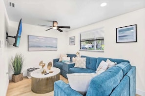 Smart TV, offices - Family Salt Water Heated Pool Mini Golf 10Min To Beach (Largo)