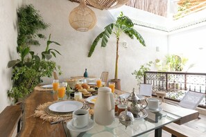 屋外ダイニングエリア