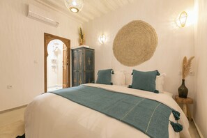 2 bedrooms, in-room safe, desk, iron/ironing board - Riad Lamalika (Marrakesh)