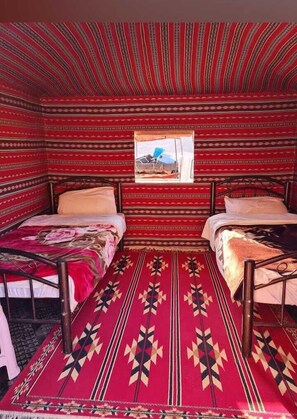 Free WiFi - Desert tree camp  (Wadi Rum)