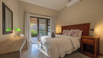 3 chambres, coffres-forts dans les chambres, bureau