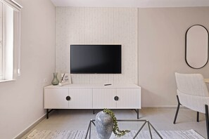 TV, offices - HaHavatselet 19 - Isrentals - Superior (Jerusalem)