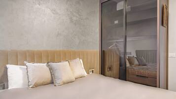 1 habitación, tabla de planchar con plancha, cuna de viaje y wifi