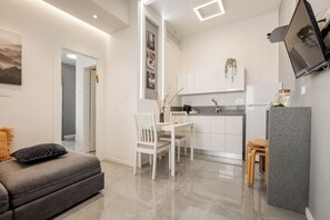 Classic Apartment, Balcony, City View | Private kitchen | Microwave, stovetop, espresso maker, coffee/tea maker - baraca boutique (Jerusalem)